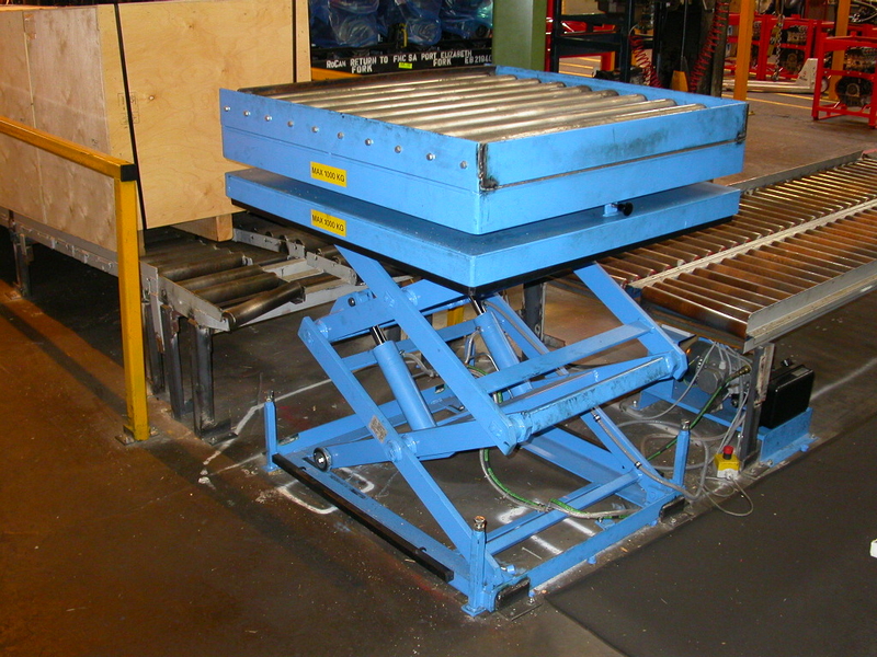 Double vertical scissor lift table with gravity roller track