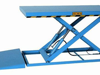 Low closed lift table for medium duty operation