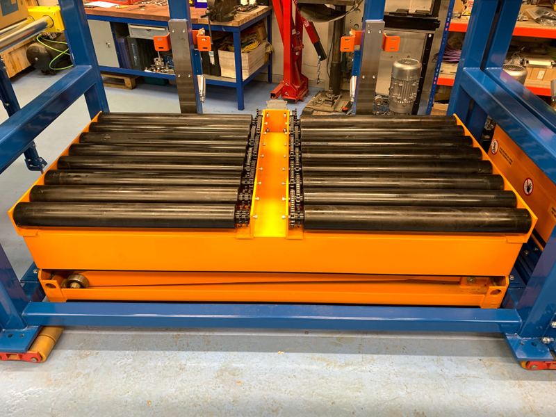 Scissor lift table with powered roller conveyor