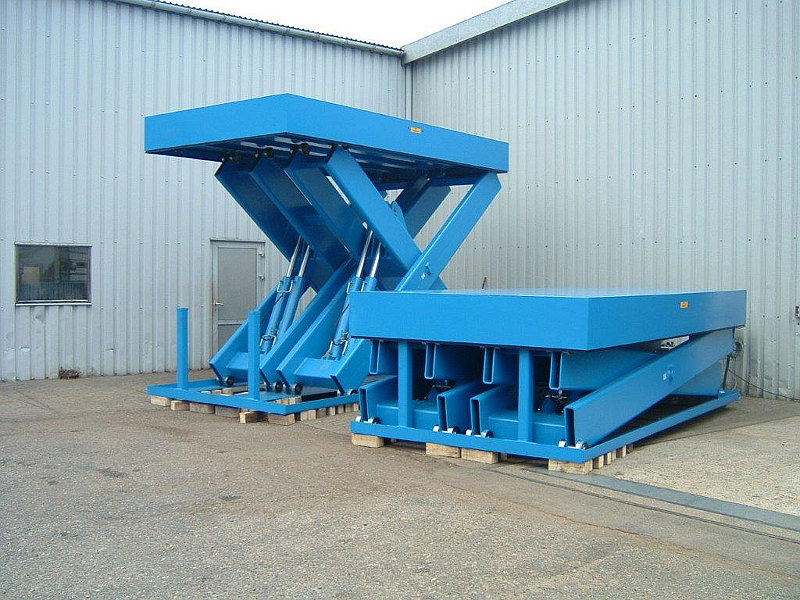 30 tonne lifts with 2 metre stroke