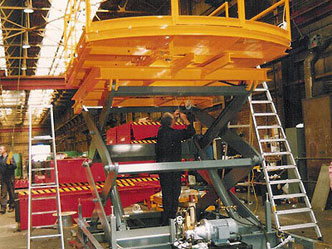 Channel Tunnel maintenance lift for high reach cable maintenance under tunnel conditions