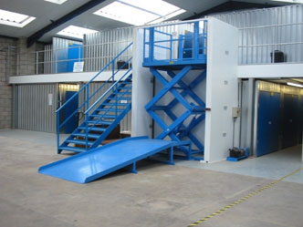 Double vertical scissor lift with platform for bins
