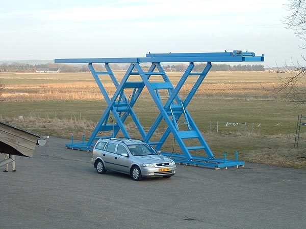 Large scale double horizontal lift