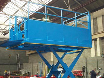 Lift table for double decker vehicle loading