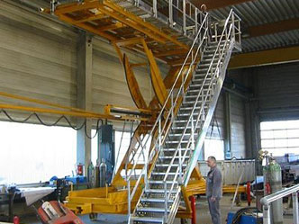 Mobile elevating work platform