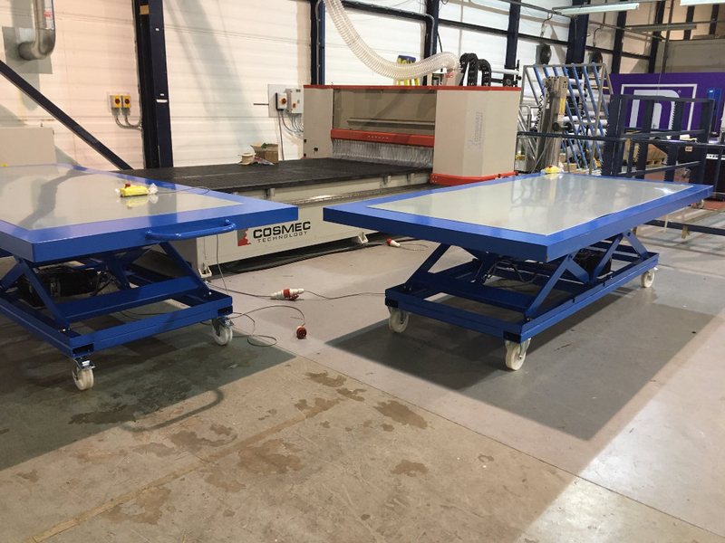 Mobile scissor lift table