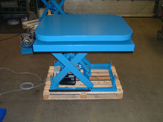 Scissor lift with turntable