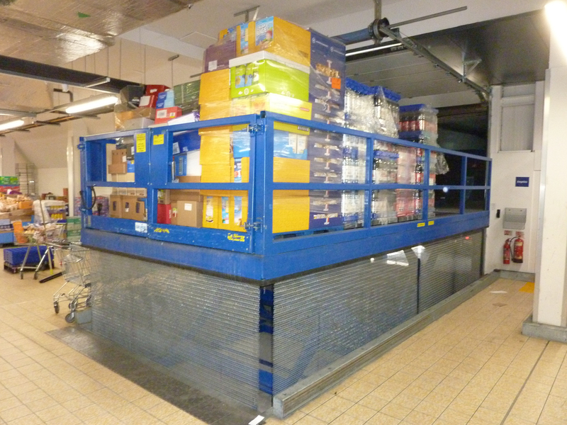 Supermarket loading bay lift