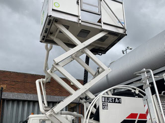 Triple vertical scissor lift used for aircraft re-fuelling