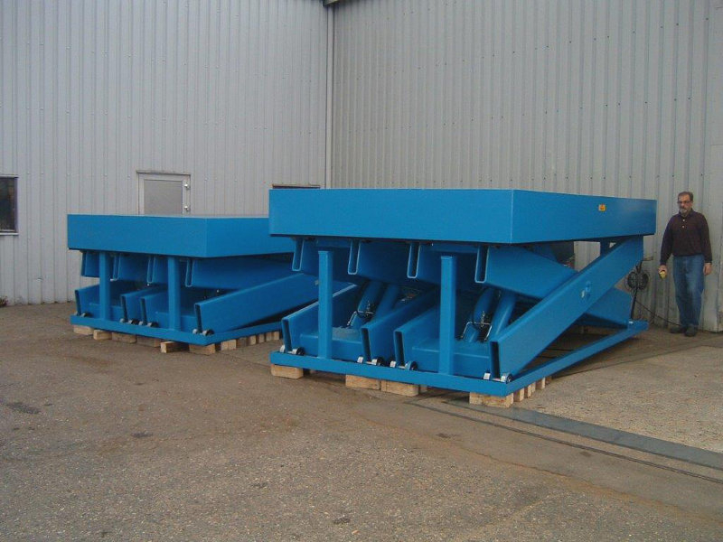 30 tonne lifts with 2 metre stroke (Section 2)