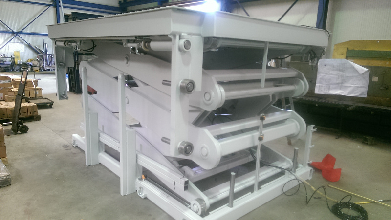 5 tonne capacity scissor lift with 6 metres of stroke (Section 1)