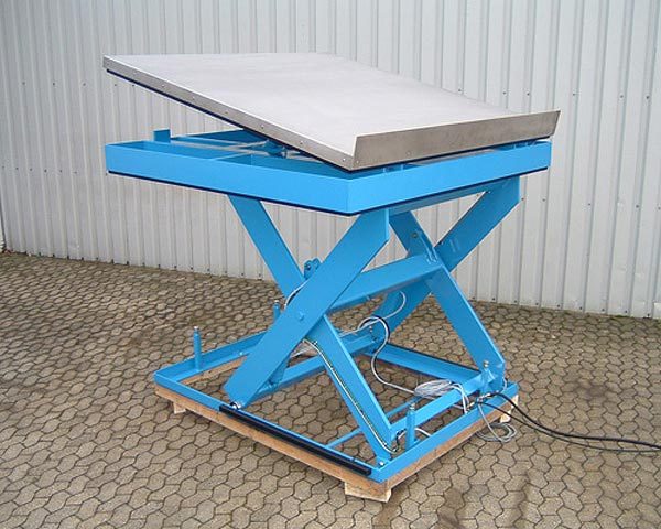 Scissor lift with stainless steel tilt table (Section 2)