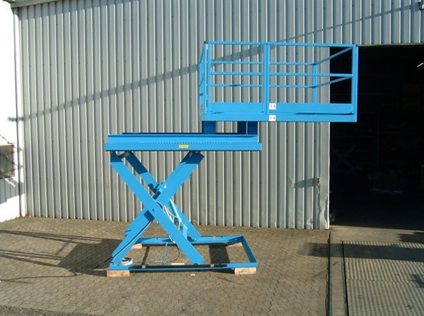 Access platform - raised and extended (Section 1)