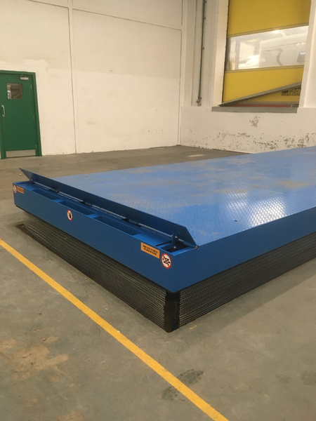 Double horizontal loading bay lift (Section 3)