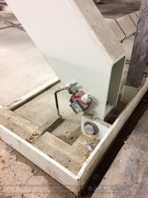 Fixed pivot block with adjustable height limit switch (Section 1)