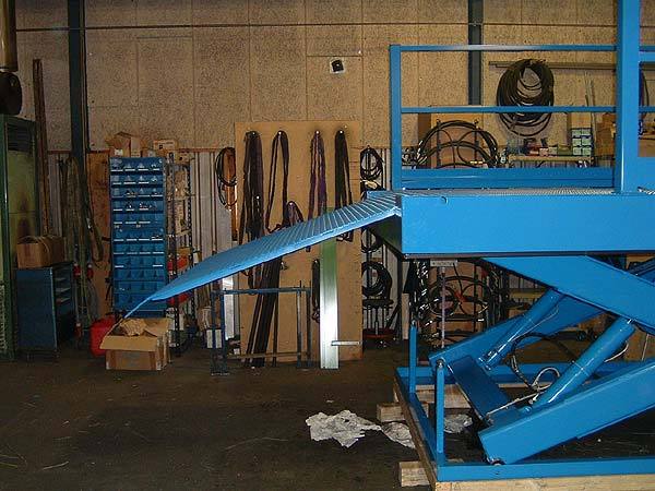Hydraulically powered flap and bridging plate for vehicular loading (Section 1)