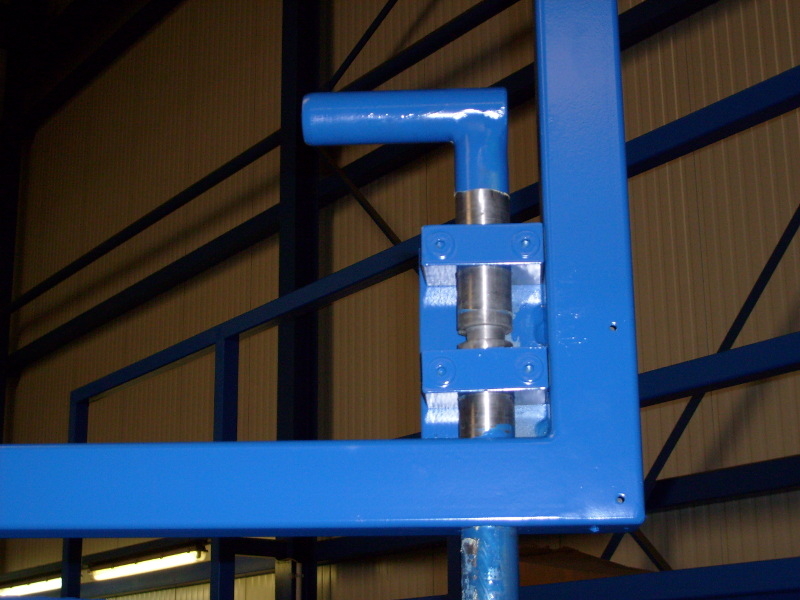 Heavy duty gates on vehicle loading Lift Table (Section 3)