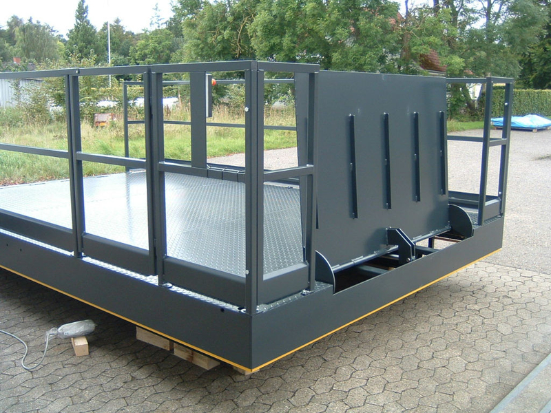 Hydraulic bridge plate for vehicle loading (Section 2)