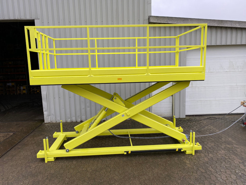 Lift at nuclear power station with pallet style baseframe (Section 1)