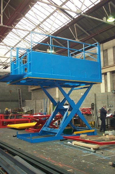 Lift table for double decker vehicle loading (Section 1)