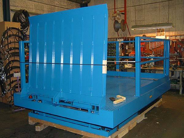 Low level high capacity loading bay lift table with hydraulic bridge plate (Section 1)