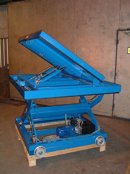 Mobile Scissor Lift Table with hydraulically powered tilting platform for ergonomic work positioning (Section 1)