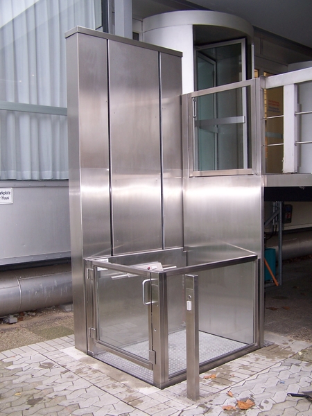 Outdoor stainless steel access lift (Section 1)