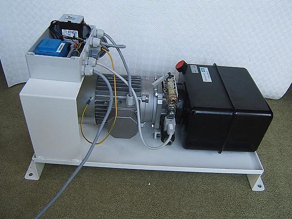 Scissor Lift power pack showing drip hose connection with hydraulic coupling and lowering valve (Section 1)