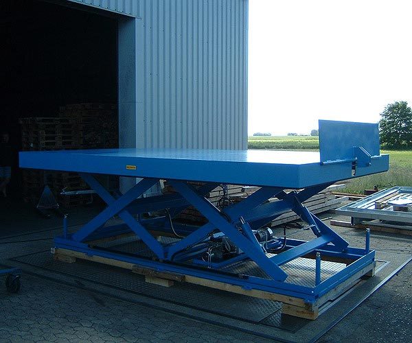 Scissor Lift Table with simple powered bridge plate - loading flap (Section 1)