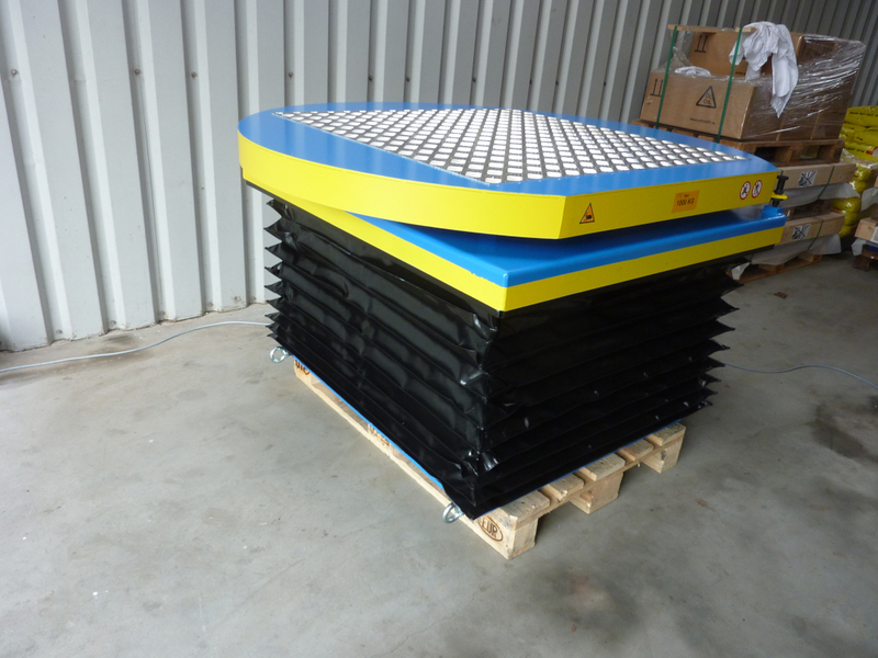 Turntable single scissor lift with bellows guard (Section 1)