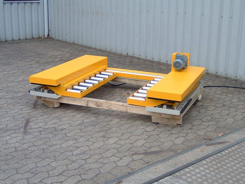U-Shaped single scissor hydraulic lift with conveyor (Section 3)